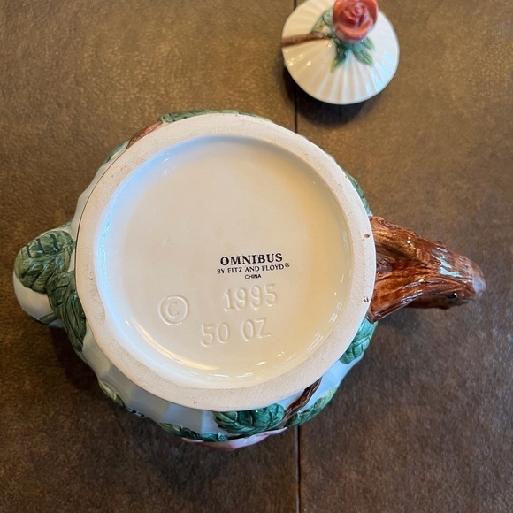 Victorian Rose Teapot. Omnibus by Fitz and Floyd 1995 - Picture 8 of 14